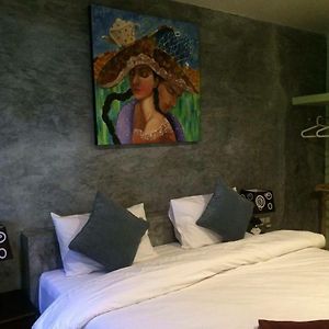 Basic Queen Room